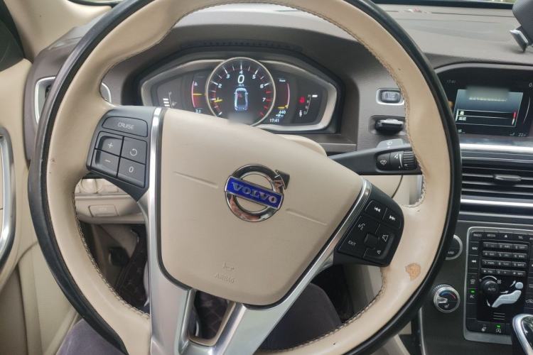 Used Volvo S60 2015 S60L T5 Intelligent Drive Edition Steering Wheel