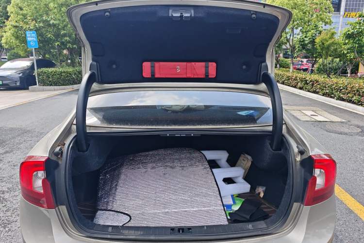 Used Volvo S60 2015 S60L 2.0T Zhiyuan Edition Trunk