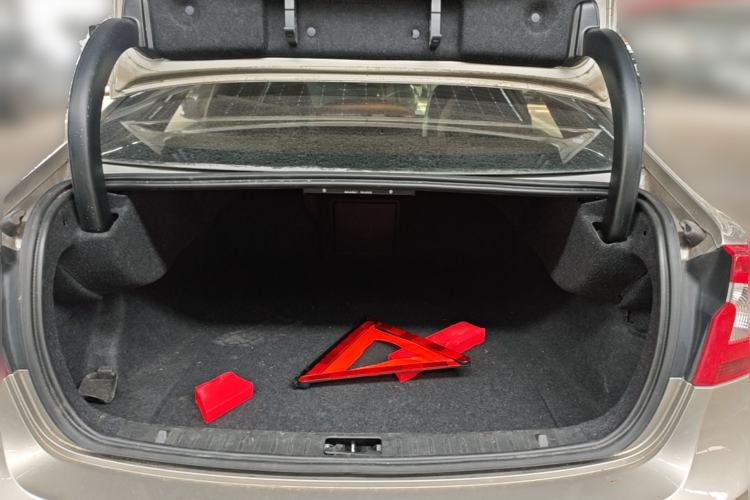Used Volvo S60 2015 S60L 2.0T Zhiyuan Edition Trunk