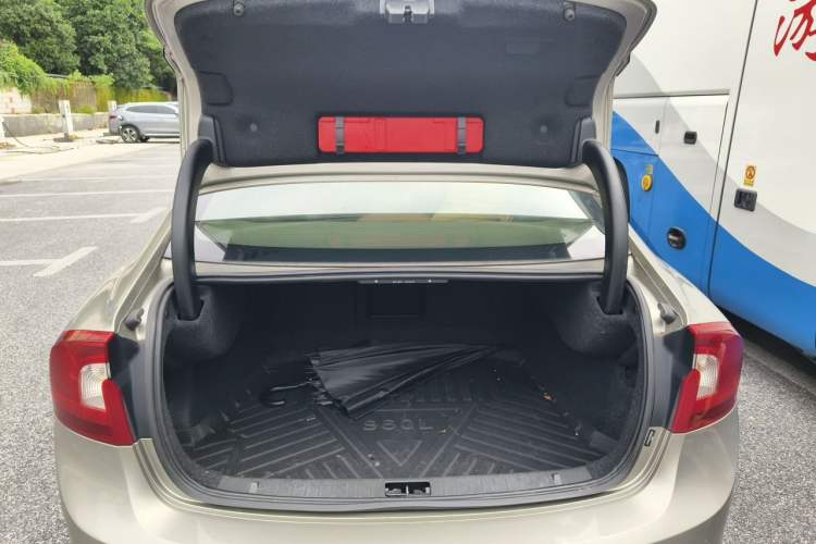 Used Volvo S60 2015 S60L 2.0T Zhiyuan Edition Trunk