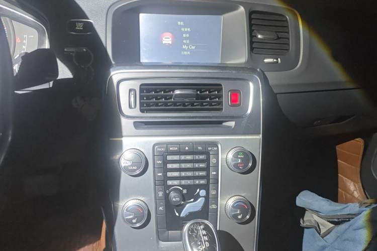 Used Volvo S60 2015 S60L 2.0T Zhiyuan Edition Audio And AC Panel