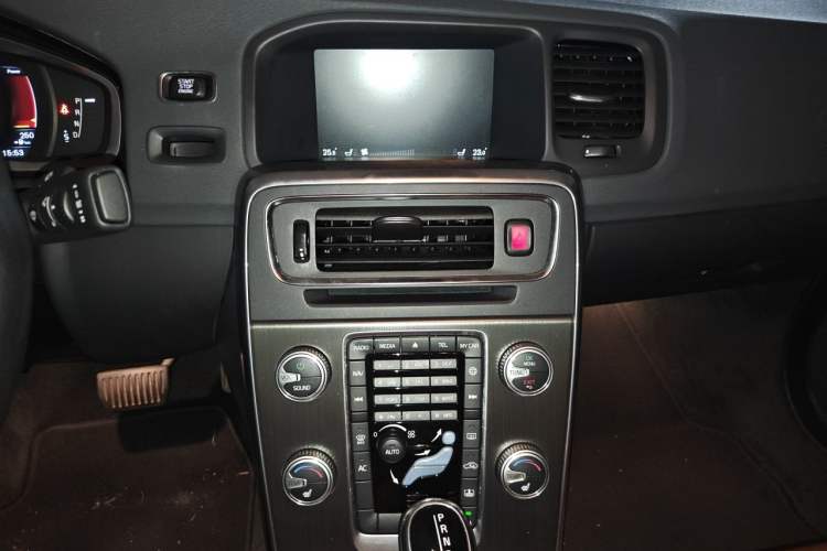 Used Volvo S60 2015 S60L T5 Intelligent Drive Edition Audio And AC Panel