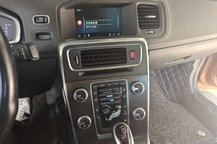 Used Volvo S60 2015 S60L T5 Intelligent Drive Edition Audio And AC Panel