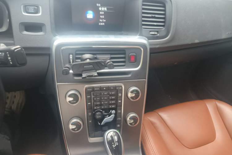 Used Volvo S60 2015 S60L T5 Intelligent Drive Edition Audio And AC Panel
