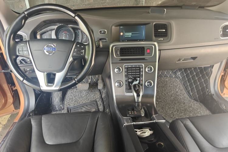 Used Volvo S60 2015 S60L T5 Intelligent Drive Edition Center Console