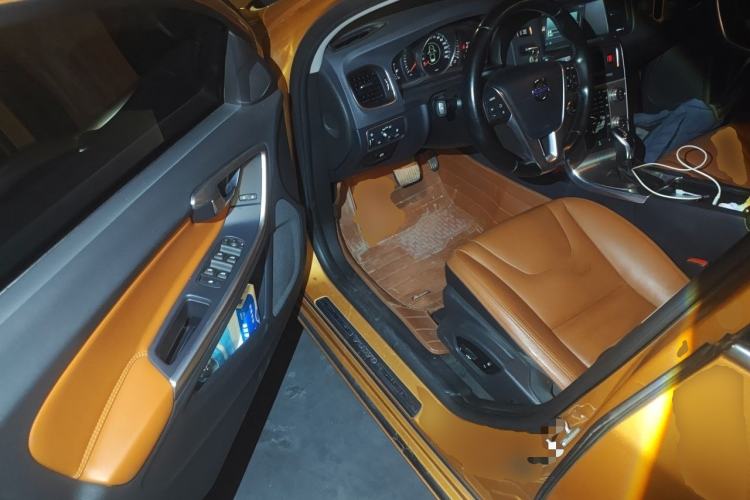 Used Volvo S60 2015 S60L 2.0T Zhiyuan Edition Driver Seat