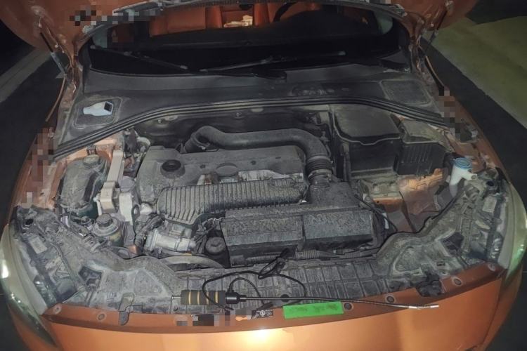 Used Volvo S60 2015 S60L 2.0T Zhiyuan Edition Engine Bay
