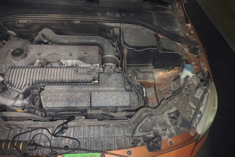 Used Volvo S60 2015 S60L 2.0T Zhiyuan Edition Engine Bay Left