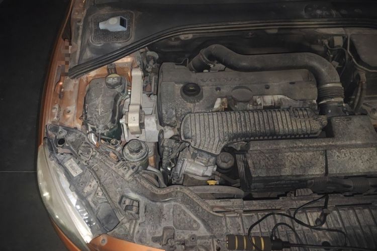 Used Volvo S60 2015 S60L 2.0T Zhiyuan Edition Engine Bay Right