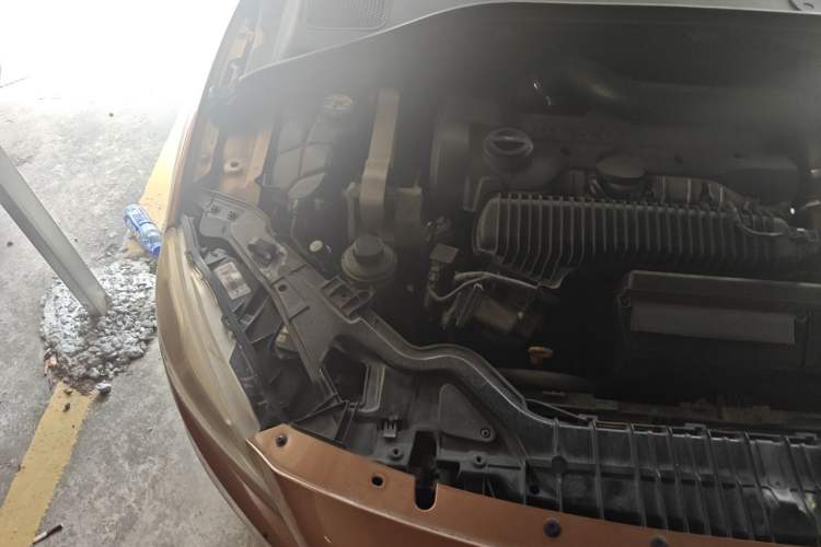Used Volvo S60 2015 S60L T5 Intelligent Drive Edition Engine Bay Right