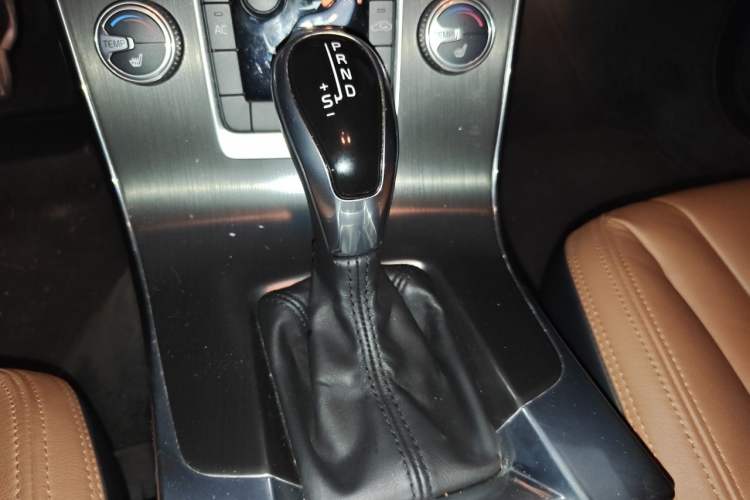 Used Volvo S60 2015 S60L T5 Intelligent Drive Edition Gear Lever