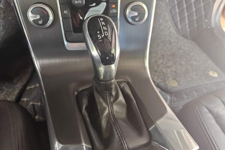 Used Volvo S60 2015 S60L T5 Intelligent Drive Edition Gear Lever