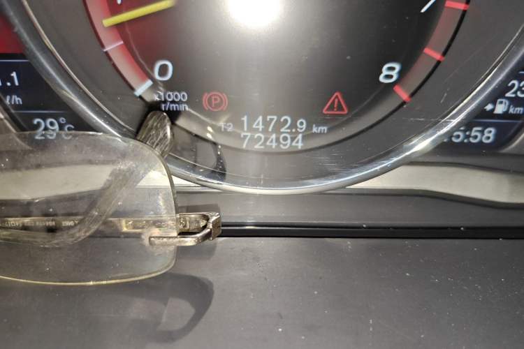 Used Volvo S60 2015 S60L T5 Intelligent Drive Edition Odometer Close Up