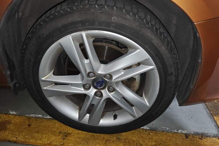 Used Volvo S60 2015 S60L T5 Intelligent Drive Edition Right Front Wheel Hub