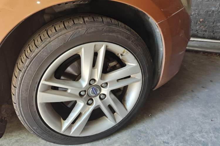 Used Volvo S60 2015 S60L T5 Intelligent Drive Edition Right Front Wheel Hub