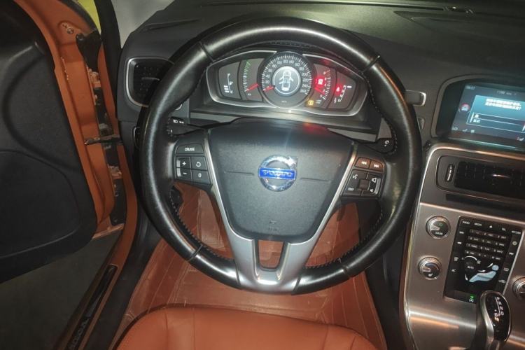 Used Volvo S60 2015 S60L 2.0T Zhiyuan Edition Steering Wheel