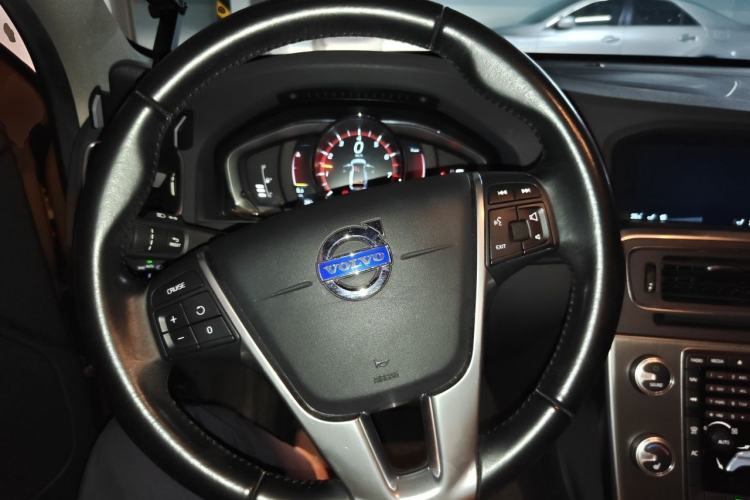 Used Volvo S60 2015 S60L T5 Intelligent Drive Edition Steering Wheel