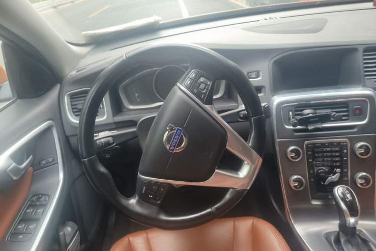 Used Volvo S60 2015 S60L T5 Intelligent Drive Edition Steering Wheel