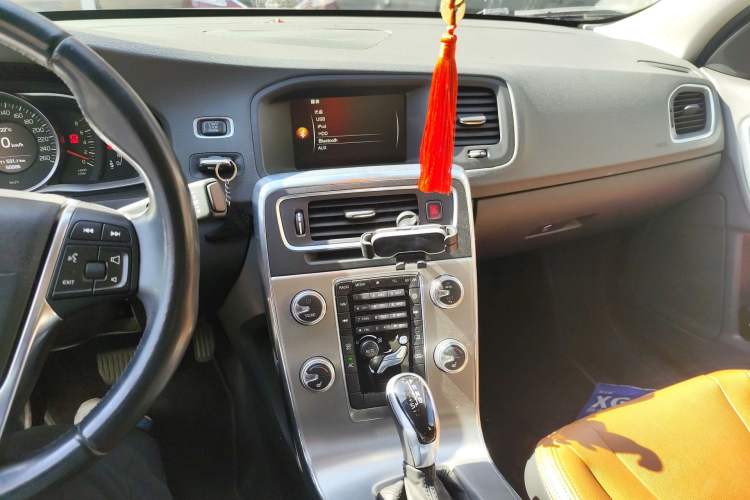 Used Volvo S60 2015 S60L 2.0T Zhiyuan Edition Audio And AC Panel