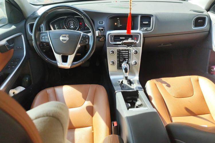 Used Volvo S60 2015 S60L 2.0T Zhiyuan Edition Center Console
