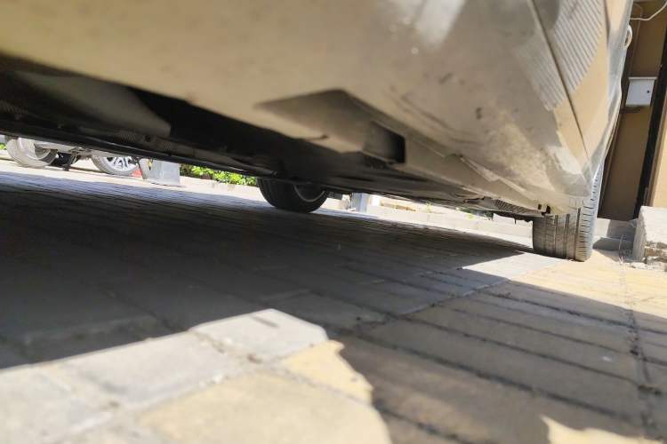 Used Volvo S60 2015 S60L 2.0T Zhiyuan Edition Chassis Front Left