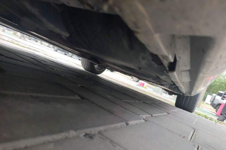 Used Volvo S60 2015 S60L 2.0T Zhiyuan Edition Chassis Front Left