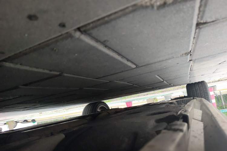 Used Volvo S60 2015 S60L 2.0T Zhiyuan Edition Chassis Front Right