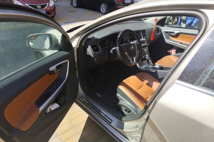 Used Volvo S60 2015 S60L 2.0T Zhiyuan Edition Driver Seat