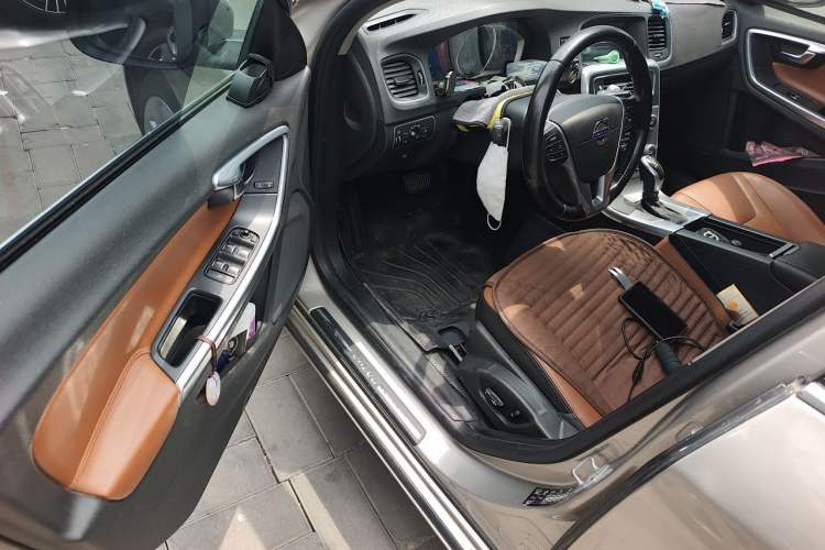 Used Volvo S60 2015 S60L 2.0T Zhiyuan Edition Driver Seat
