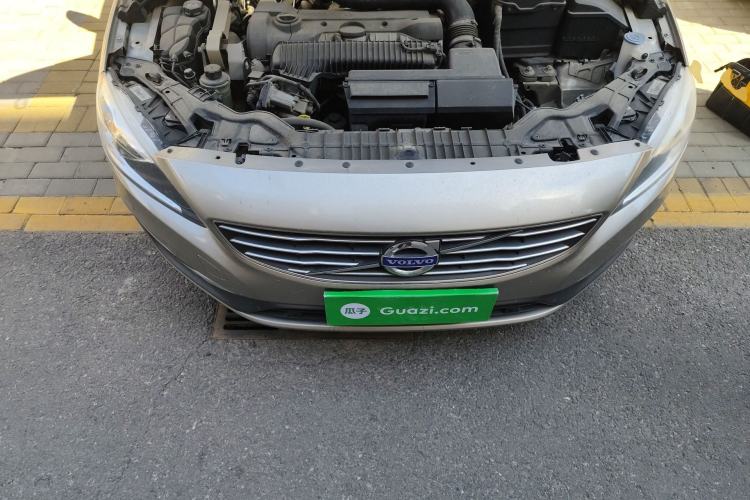 Used Volvo S60 2015 S60L 2.0T Zhiyuan Edition Engine Bay