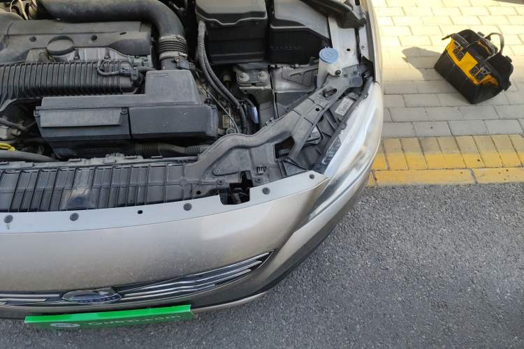 Used Volvo S60 2015 S60L 2.0T Zhiyuan Edition Engine Bay Left
