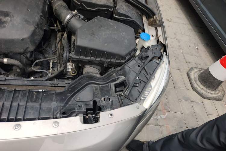 Used Volvo S60 2015 S60L 2.0T Zhiyuan Edition Engine Bay Left
