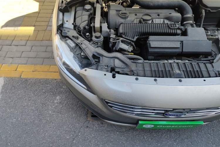 Used Volvo S60 2015 S60L 2.0T Zhiyuan Edition Engine Bay Right