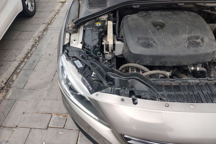 Used Volvo S60 2015 S60L 2.0T Zhiyuan Edition Engine Bay Right