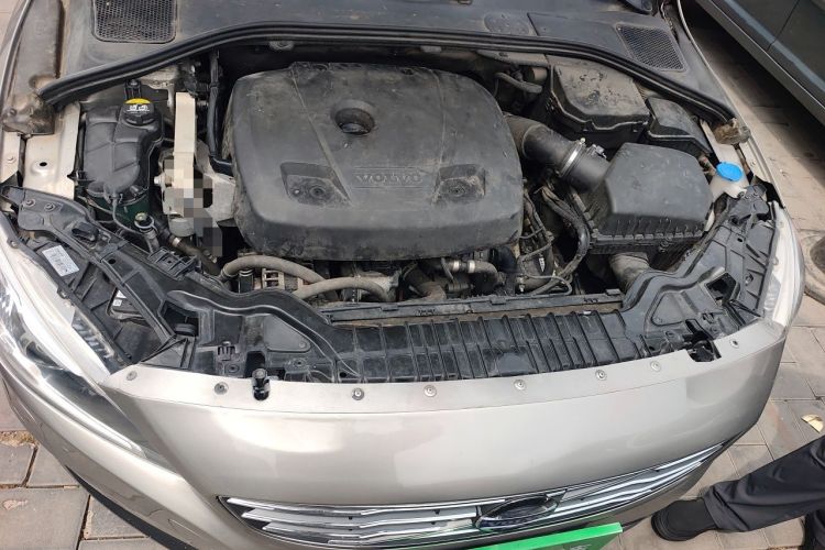 Used Volvo S60 2015 S60L 2.0T Zhiyuan Edition Engine Bay