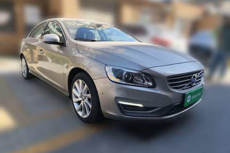 Used Volvo S60 2015 S60L 2.0T Zhiyuan Edition Front Right 45 Deg