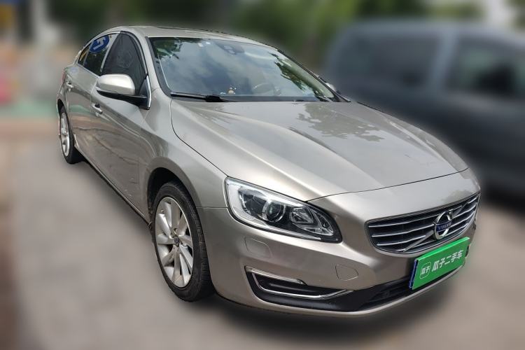 Used Volvo S60 2015 S60L 2.0T Zhiyuan Edition Front Right 45 Deg