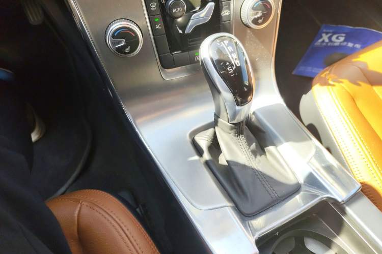 Used Volvo S60 2015 S60L 2.0T Zhiyuan Edition Gear Lever