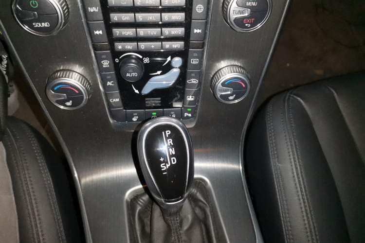 Used Volvo S60 2015 S60L T5 Zhiyue Edition Gear Lever