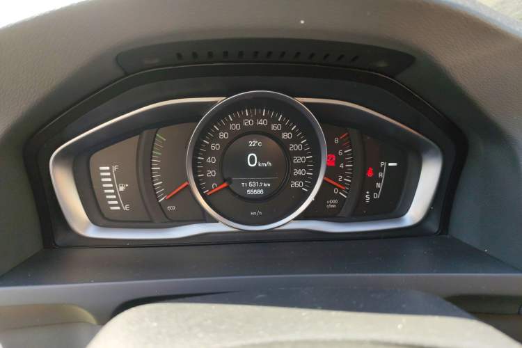 Used Volvo S60 2015 S60L 2.0T Zhiyuan Edition Instrument Cluster
