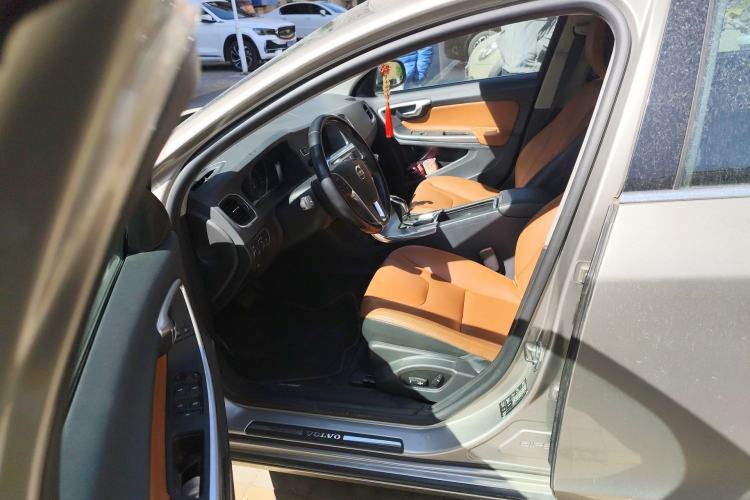 Used Volvo S60 2015 S60L 2.0T Zhiyuan Edition Left Front Seat