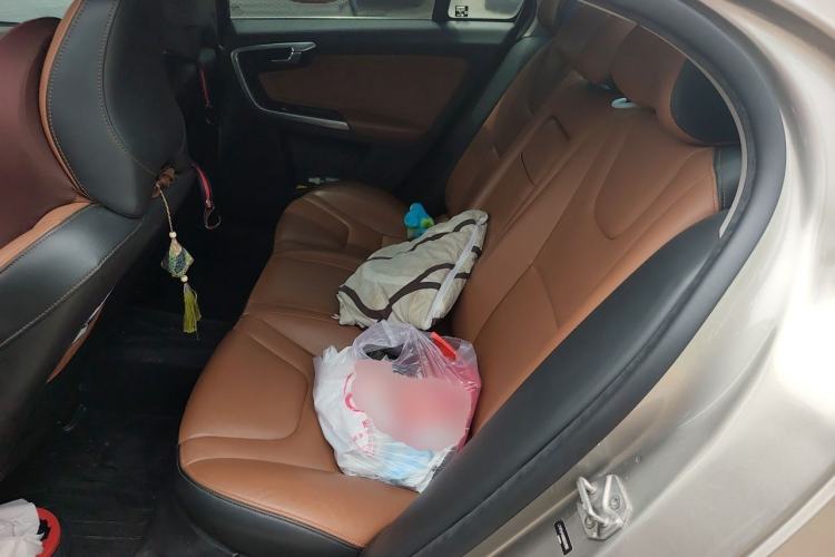 Used Volvo S60 2015 S60L 2.0T Zhiyuan Edition Left Rear Seat