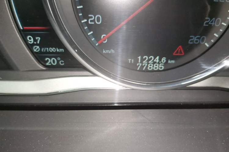 Used Volvo S60 2015 S60L T5 Zhiyue Edition Odometer Close Up