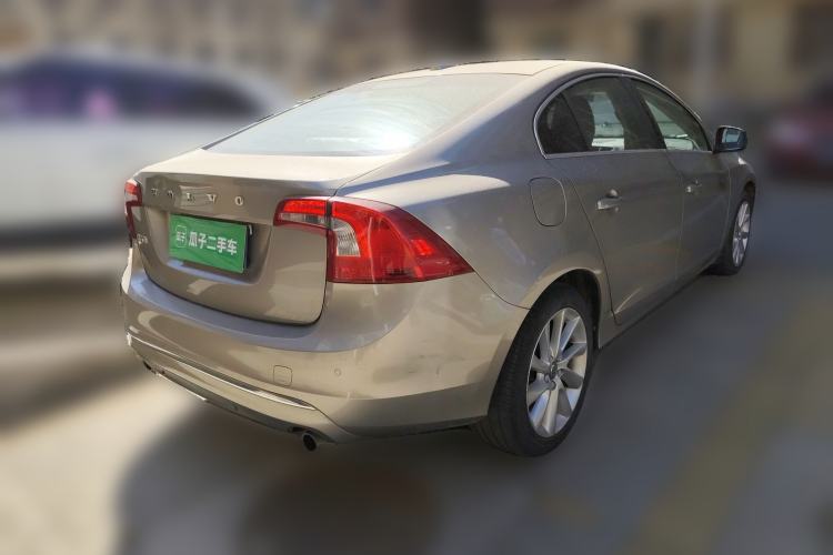 Used Volvo S60 2015 S60L 2.0T Zhiyuan Edition Rear Right 45 Deg