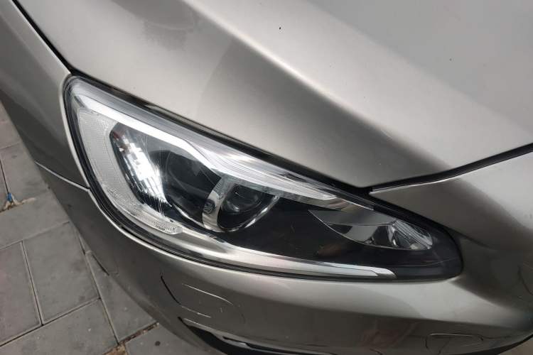 Used Volvo S60 2015 S60L 2.0T Zhiyuan Edition Right Front Headlight
