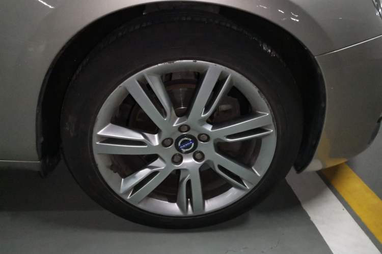 Used Volvo S60 2015 S60L T5 Zhiyue Edition Right Front Wheel Hub