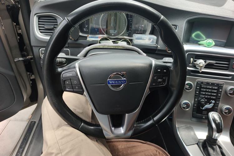 Used Volvo S60 2015 S60L 2.0T Zhiyuan Edition Steering Wheel