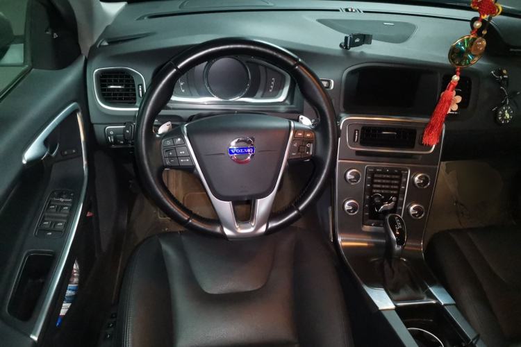 Used Volvo S60 2015 S60L T5 Zhiyue Edition Steering Wheel