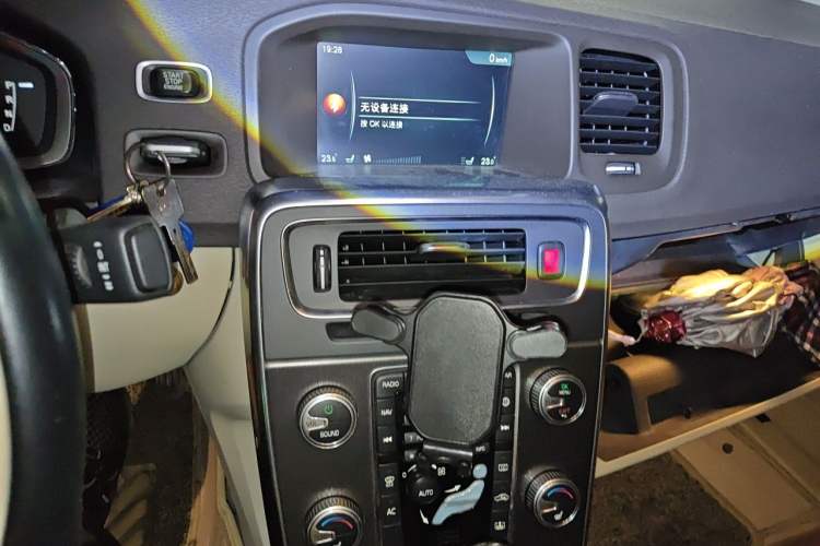 Used Volvo S60 2015 S60L T5 Intelligent Drive Edition Audio And AC Panel