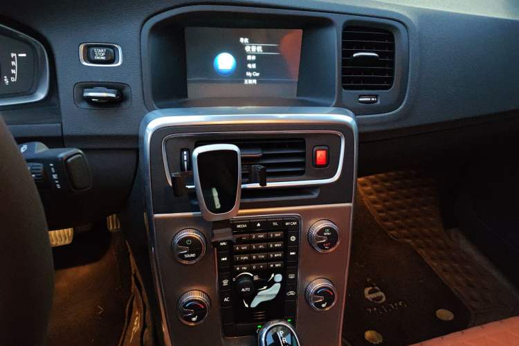 Used Volvo S60 2015 S60L 2.0T Zhiyuan Edition Audio And AC Panel